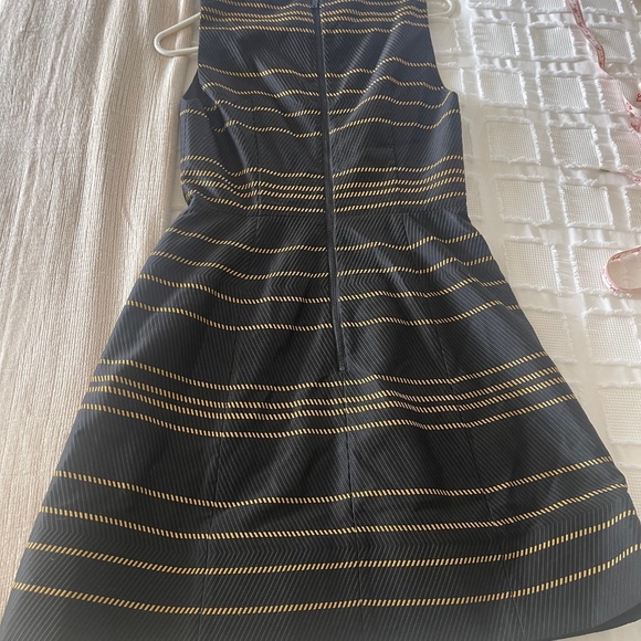 NWT Alice + Olivia Lindsey Structured A-Line Dress - Size 6 - Picture 9 of 14